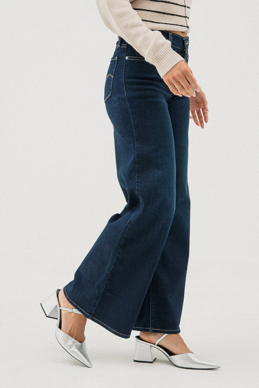 Le Jeans Foncé Levi’s | Modèle 318 2 Le Jeans Foncé Levi’s | Modèle 318 – Image 2