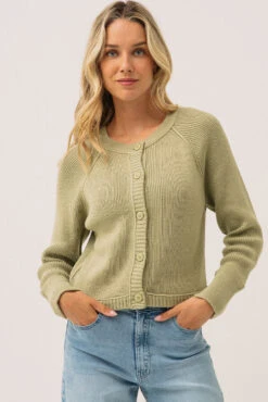 Le Cardigan En Tricot Vert Sauge