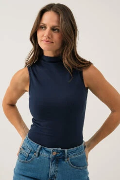 La Camisole Près Du Corps Avec Col Montant -Mode Femme Homme product 015A02504 142 2