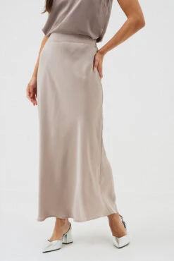 La Jupe En Satin Ligne A