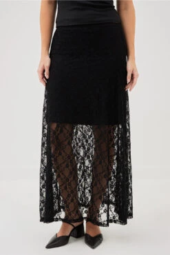 La Jupe Noire En Dentelle Raschel