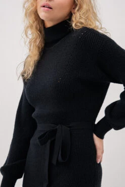 La Robe En Tricot Noir Ajustée 6 La Robe En Tricot Noir Ajustée -Mode Femme Homme product 015A07201 172 3