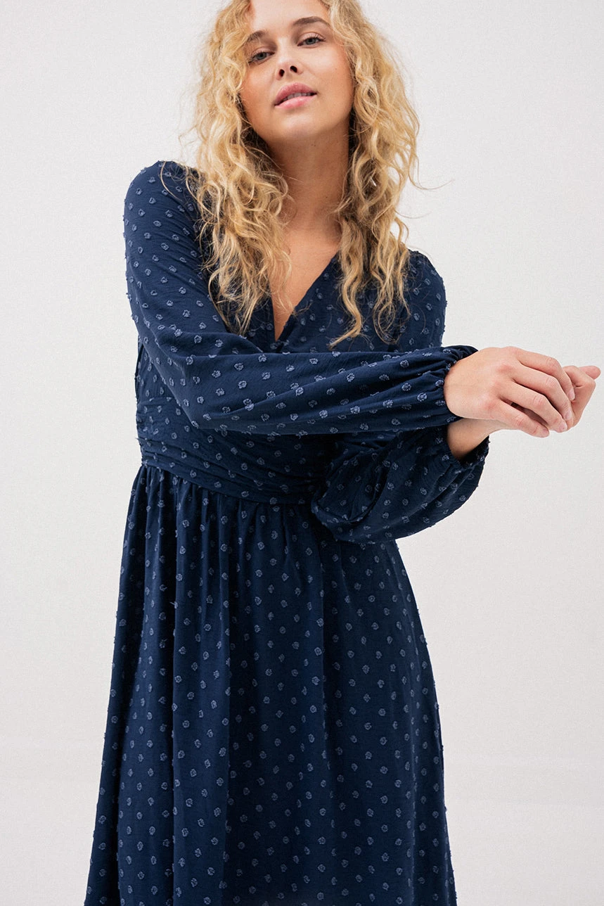 La Robe Maxi Marine En Tissu “Dotted Swiss” 2 La Robe Maxi Marine En Tissu “Dotted Swiss” – Image 2