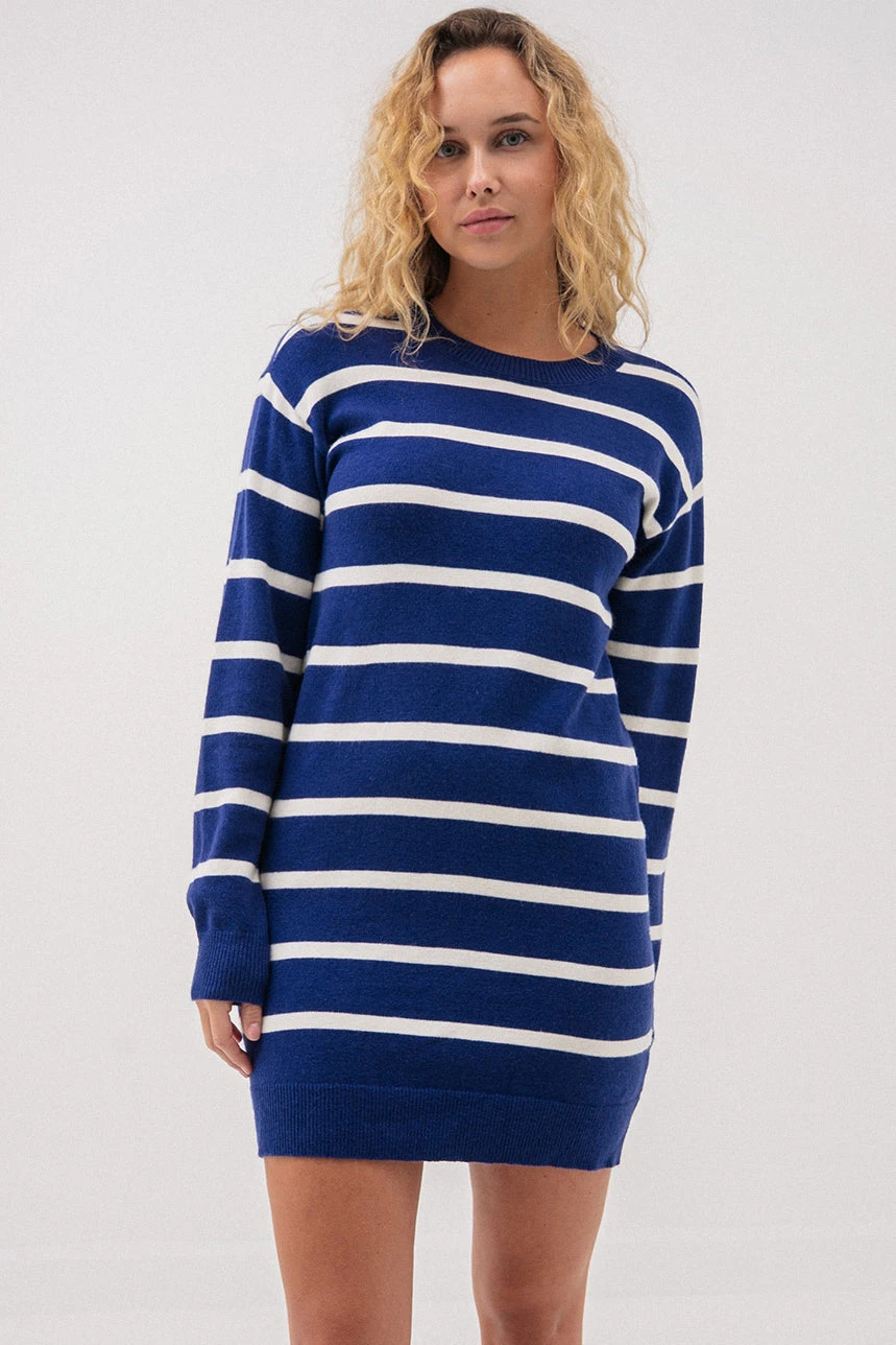 La Robe Rayée En Tricot 5 La Robe Rayée En Tricot – Image 5