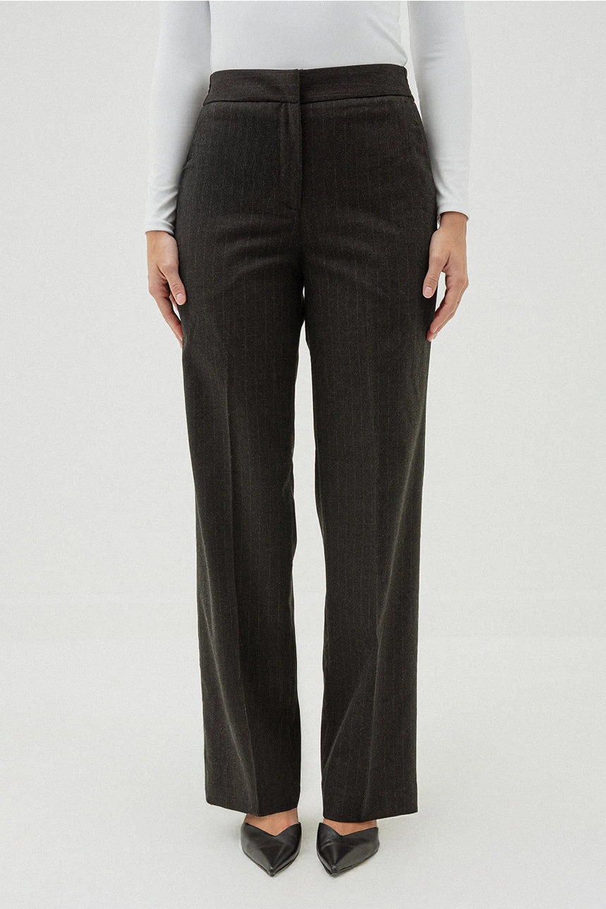 Le Pantalon Droit Jambe Large Noir Ligné 1 Le Pantalon Droit Jambe Large Noir Ligné