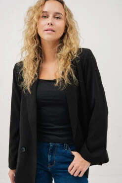 Le Blazer Classique Ample Noir 6 Le Blazer Classique Ample Noir -Mode Femme Homme product 015A11701 172 2 6c81eaad 29ad 4e5b 90bc 392b87369691