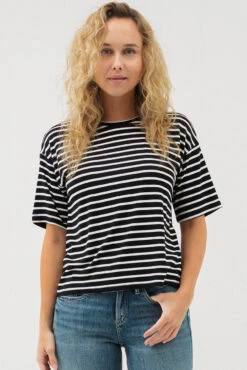 Le T-shirt Ă Manches Courtes RayĂ© LĂ©gĂšrement âBoxyâ