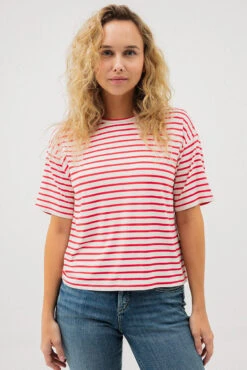 Le T-shirt à Manches Courtes Rayé Légèrement “Boxy” -Mode Femme Homme product 015A13510 199