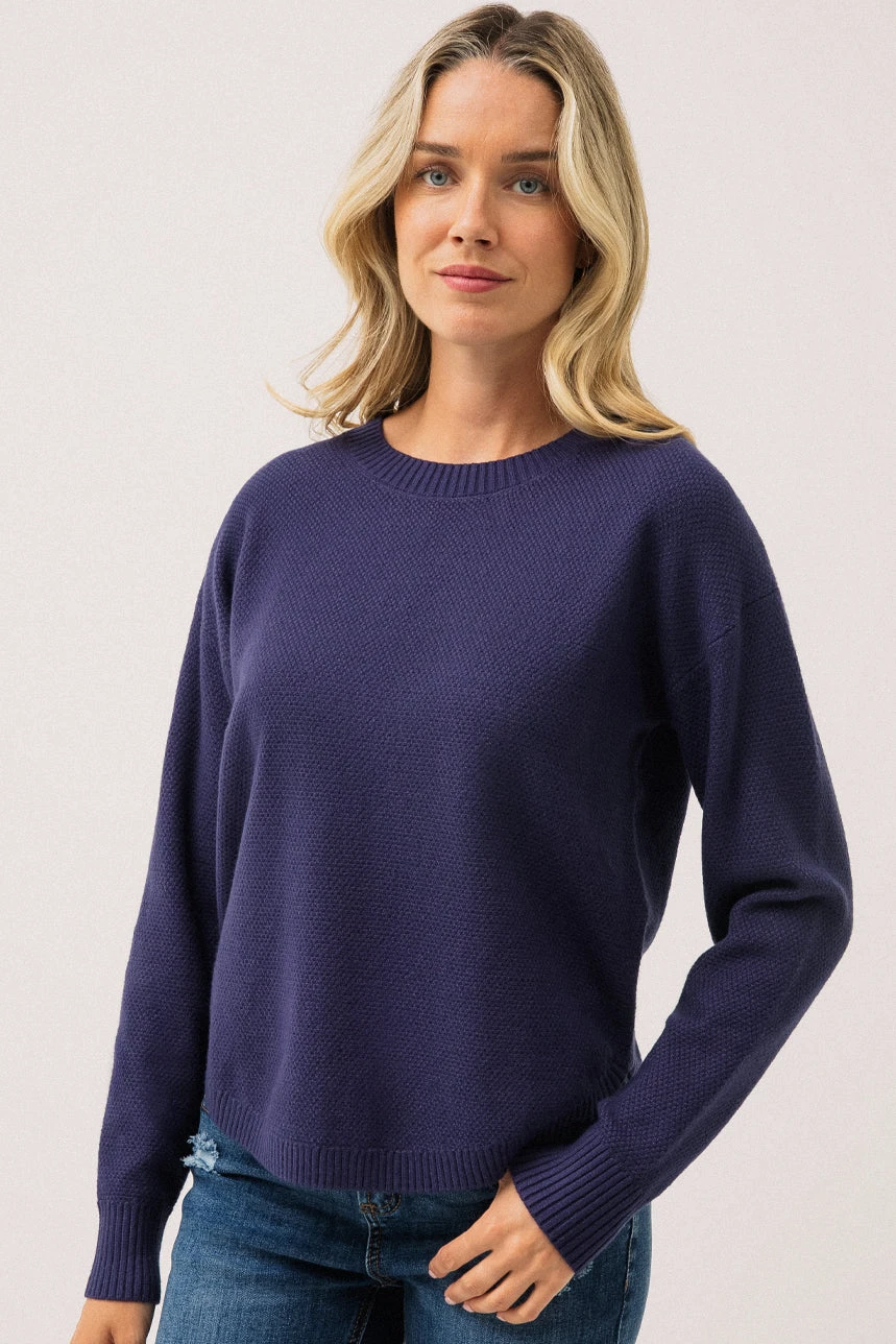 Le Chandail Marine En Tricot Texturé 1 Le Chandail Marine En Tricot Texturé