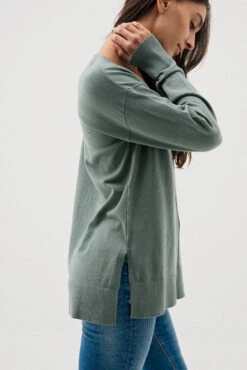 Le Chandail Long Avec Col En V -Mode Femme Homme product 015A14219 83 3 c8aa8451 7ae6 4563 8993 d423504ecd61