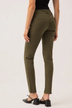 Le Jeans étroit Coloré Sculptant -Mode Femme Homme product 015A16608 126 2