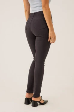 Le Jeans étroit Coloré Sculptant -Mode Femme Homme product 015A16608 60 3