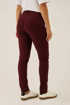 Le Jeans étroit Coloré Sculptant -Mode Femme Homme product 015A16608 681 3