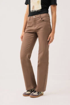 Le Jeans à Jambe Large Coloré