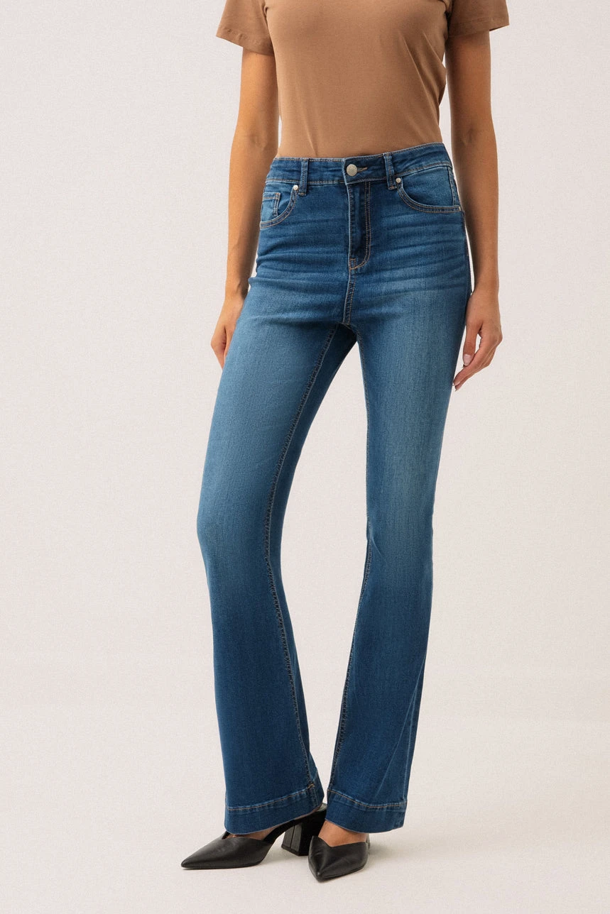 Le Jeans évasé Large Revers D'ourlet | Modèle Estelle 1 Le Jeans évasé Large Revers D'ourlet | Modèle Estelle