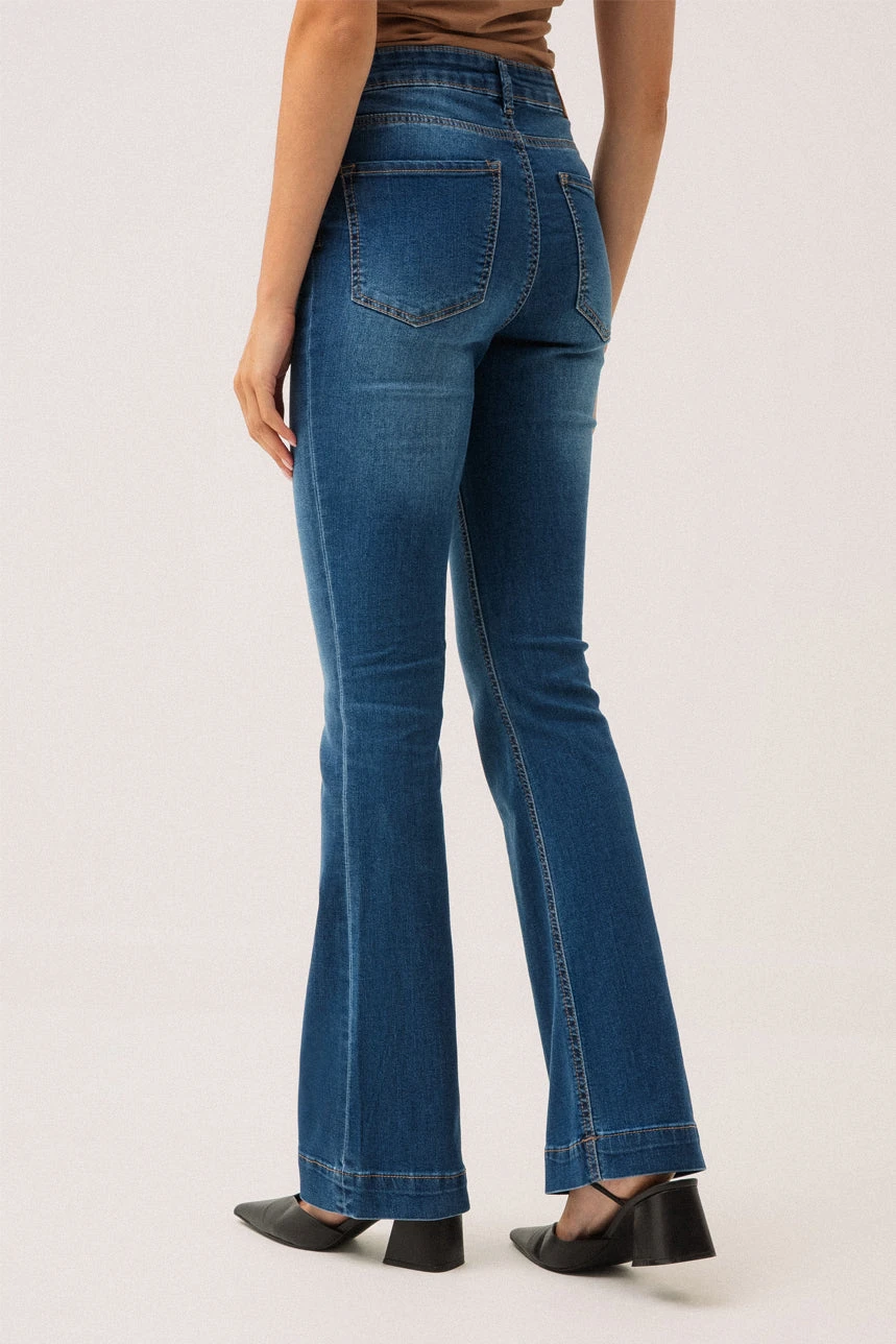 Le Jeans évasé Large Revers D'ourlet | Modèle Estelle 2 Le Jeans évasé Large Revers D'ourlet | Modèle Estelle – Image 2