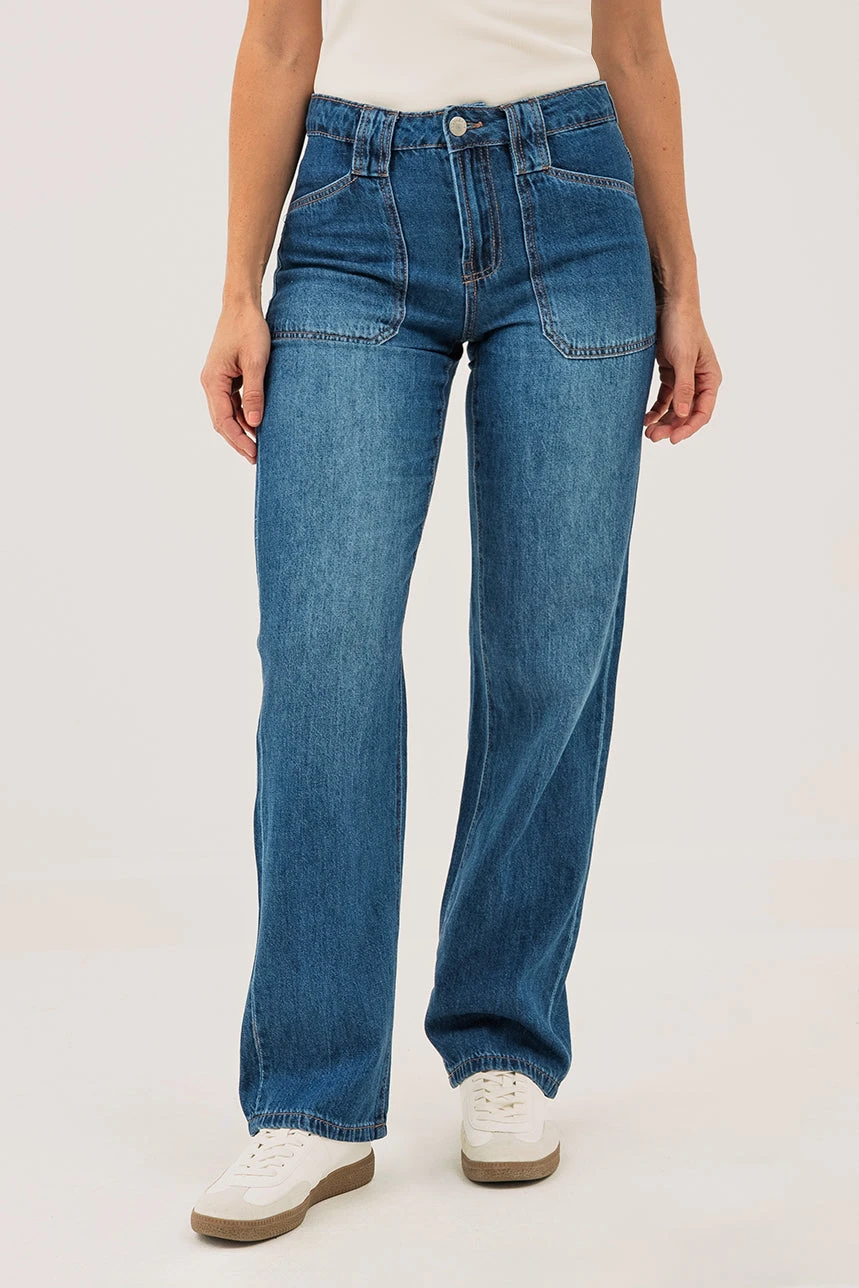 Le Jeans Bleu Avec Poches Appliquées | Modèle Béa 1 Le Jeans Bleu Avec Poches Appliquées | Modèle Béa