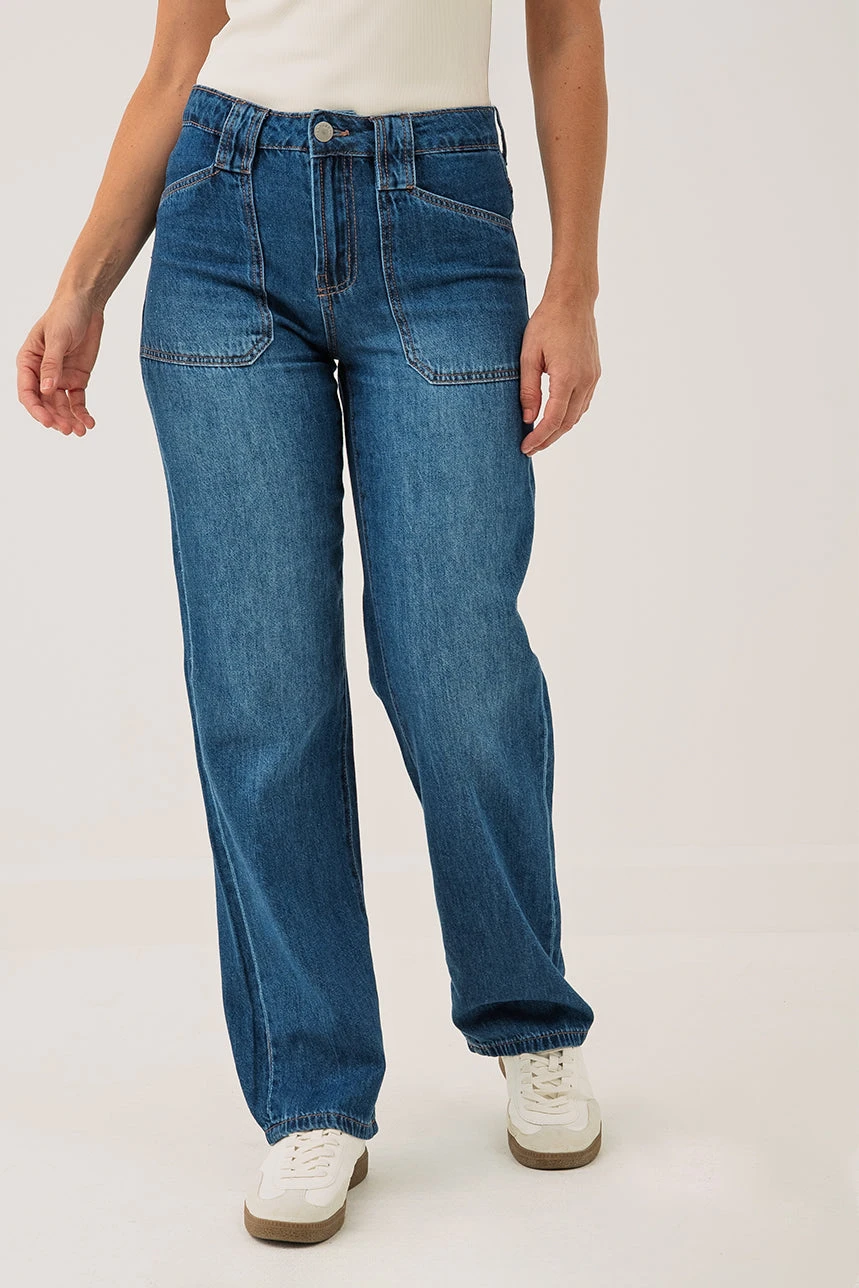 Le Jeans Bleu Avec Poches Appliquées | Modèle Béa 2 Le Jeans Bleu Avec Poches Appliquées | Modèle Béa – Image 2