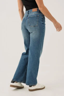 Le Jeans Bleu Délavé à Jambe Large | Modèle Lily -Mode Femme Homme product 015A16907 26 4