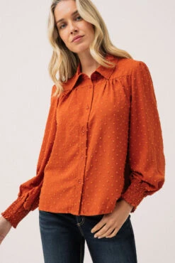 La Blouse Rouille En Tissu “Dotted Swiss”