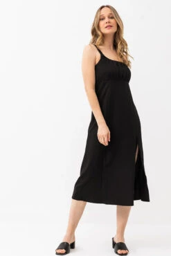 La Robe Unie à Bretelles