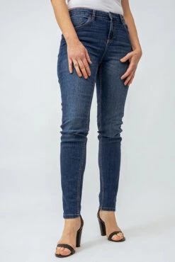 Le Jeans étroit | Modèle Sophia 18 Le Jeans étroit | Modèle Sophia -Mode Femme Homme product 015P16301 235