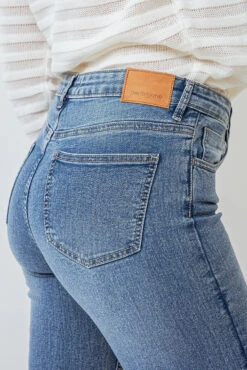 Le Jeans étroit | Modèle Sophia 17 Le Jeans étroit | Modèle Sophia -Mode Femme Homme product 015P16301 53 5