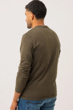 Le Chandail Avec Encolure Henley 3 Boutons Imprimé à L’avant Par Projek Raw -Mode Femme Homme product 143725 260 4