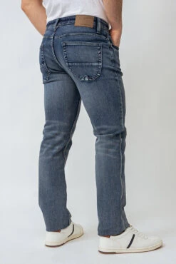 Le Jeans Droit Légèrement Délavé | Modèle Baru -Mode Femme Homme product 146421 235 6
