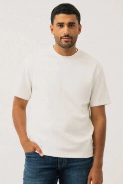 Le T-shirt En Scuba Par Projek Raw