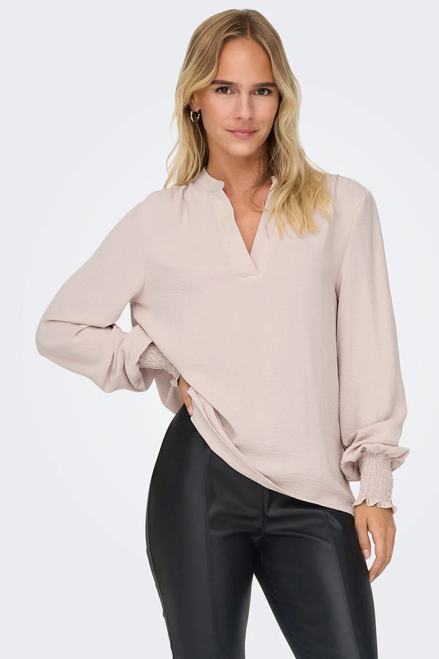 ONLY La Blouse En Crêpe Avec Col En V 2 ONLY La Blouse En Crêpe Avec Col En V – Image 2
