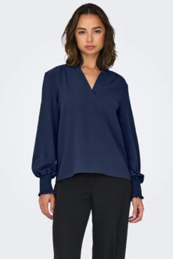 ONLY La Blouse En Crêpe Avec Col En V 23 ONLY La Blouse En Crêpe Avec Col En V -Mode Femme Homme product 15284309 142