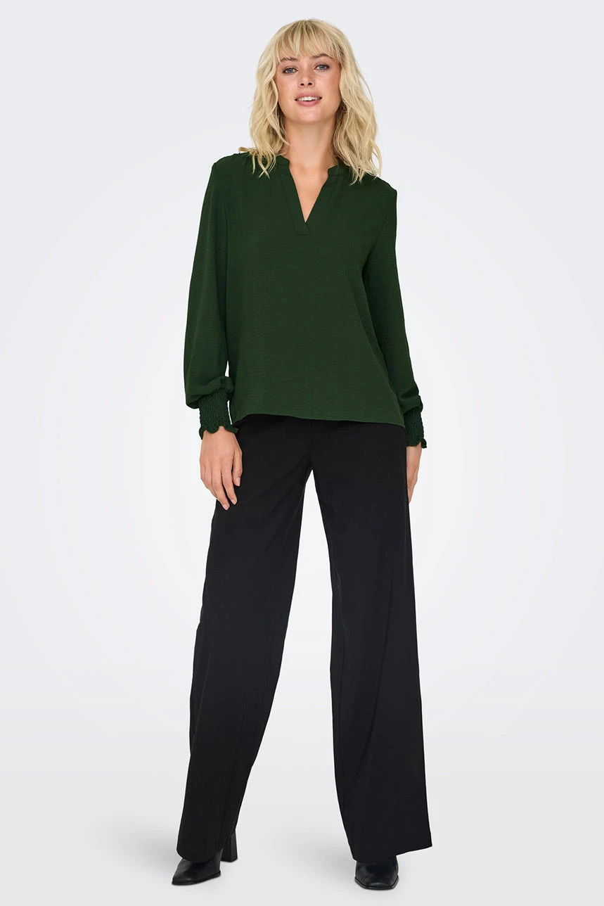 ONLY La Blouse En Crêpe Avec Col En V 10 ONLY La Blouse En Crêpe Avec Col En V – Image 10