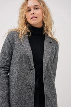 Le Manteau En Tissu Léger Moucheté Par ONLY 12 Le Manteau En Tissu Léger Moucheté Par ONLY -Mode Femme Homme product 15321862 95 3