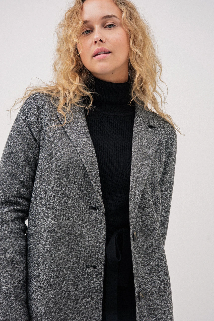 Le Manteau En Tissu Léger Moucheté Par ONLY 6 Le Manteau En Tissu Léger Moucheté Par ONLY – Image 6