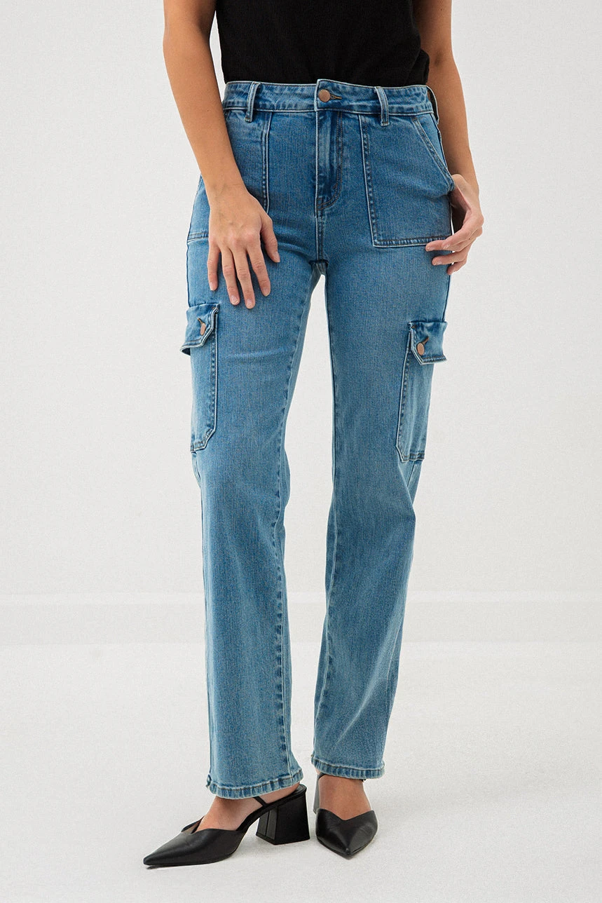 Le Jeans Droit à Poches Cargo Par Lois 1 Le Jeans Droit à Poches Cargo Par Lois