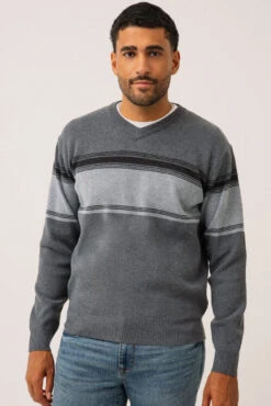 Le Chandail En Tricot Léger Rayé Par Oxygen
