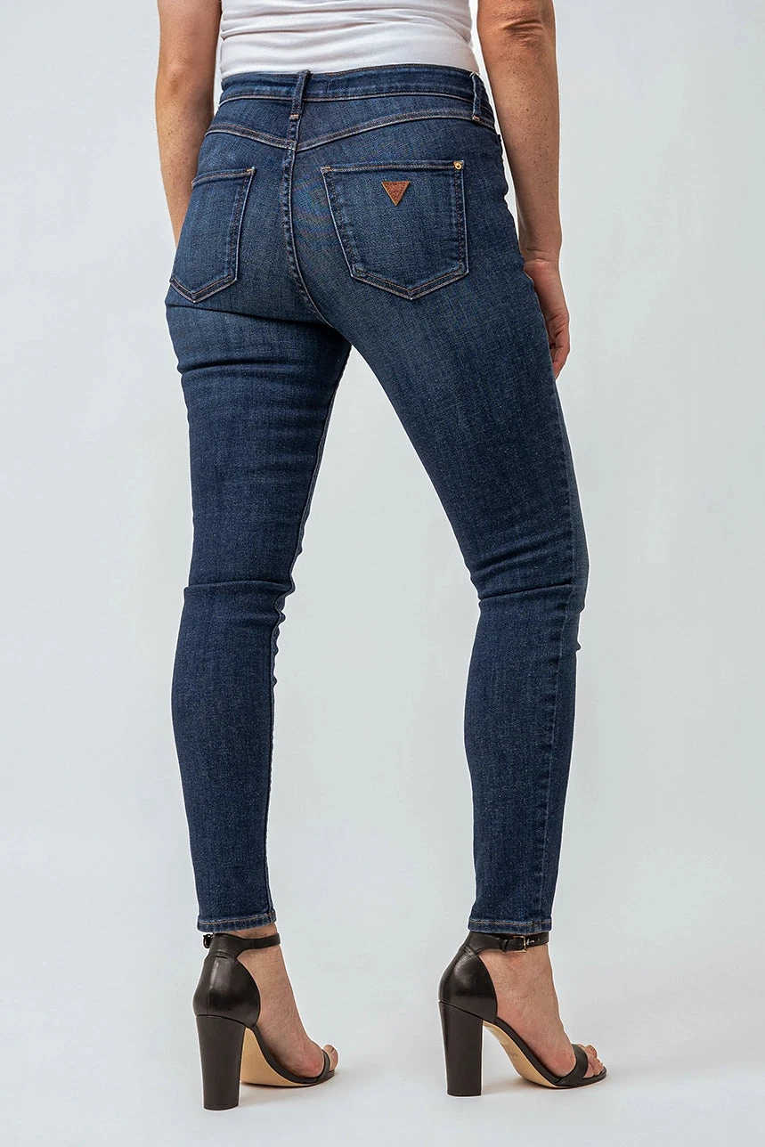 Guess Le Jeans étroit Taille Haute | Modèle 1981 1 Guess Le Jeans étroit Taille Haute | Modèle 1981